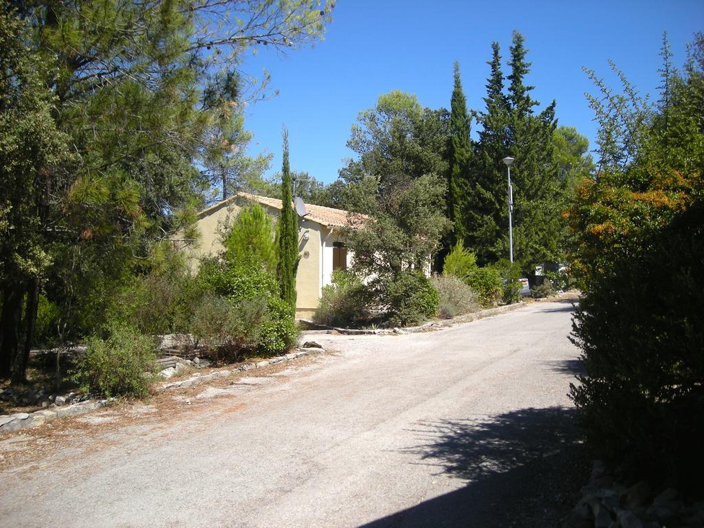 Bungalow Claret Vacquieres  Экстерьер фото